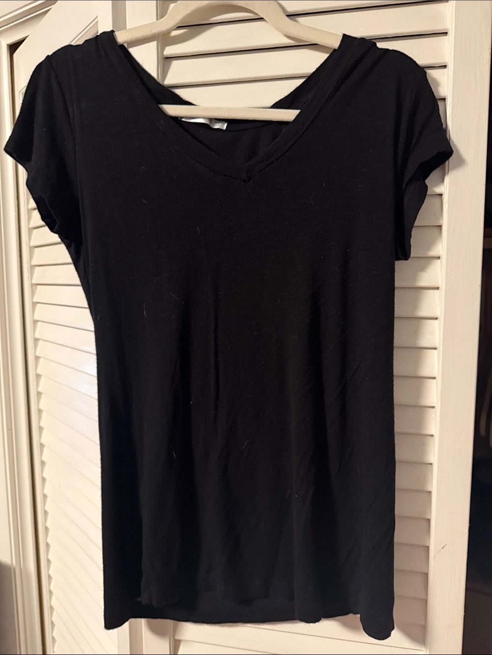 NWOT Women's Black V-Neck Short Sleeve Tee